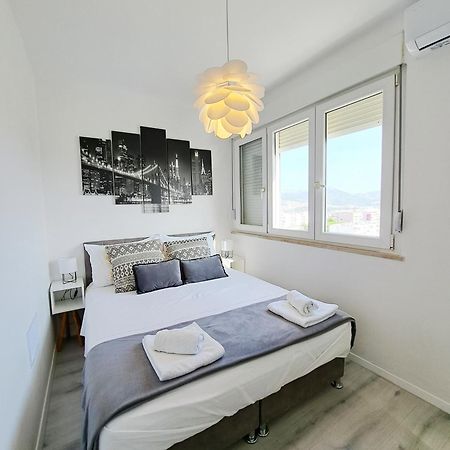 New! Top Apartment, Split View From Above Exterior photo