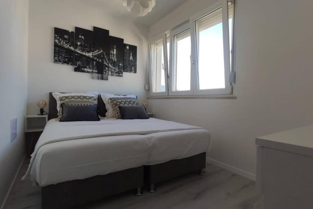 New! Top Apartment, Split View From Above Exterior photo
