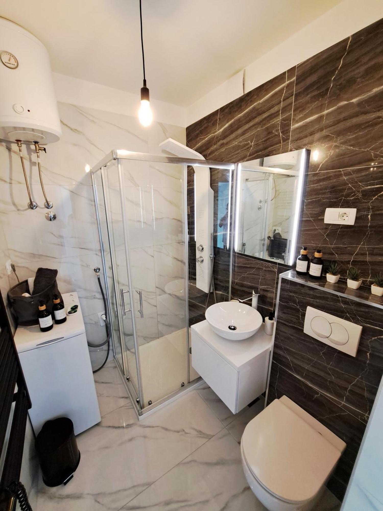 New! Top Apartment, Split View From Above Exterior photo