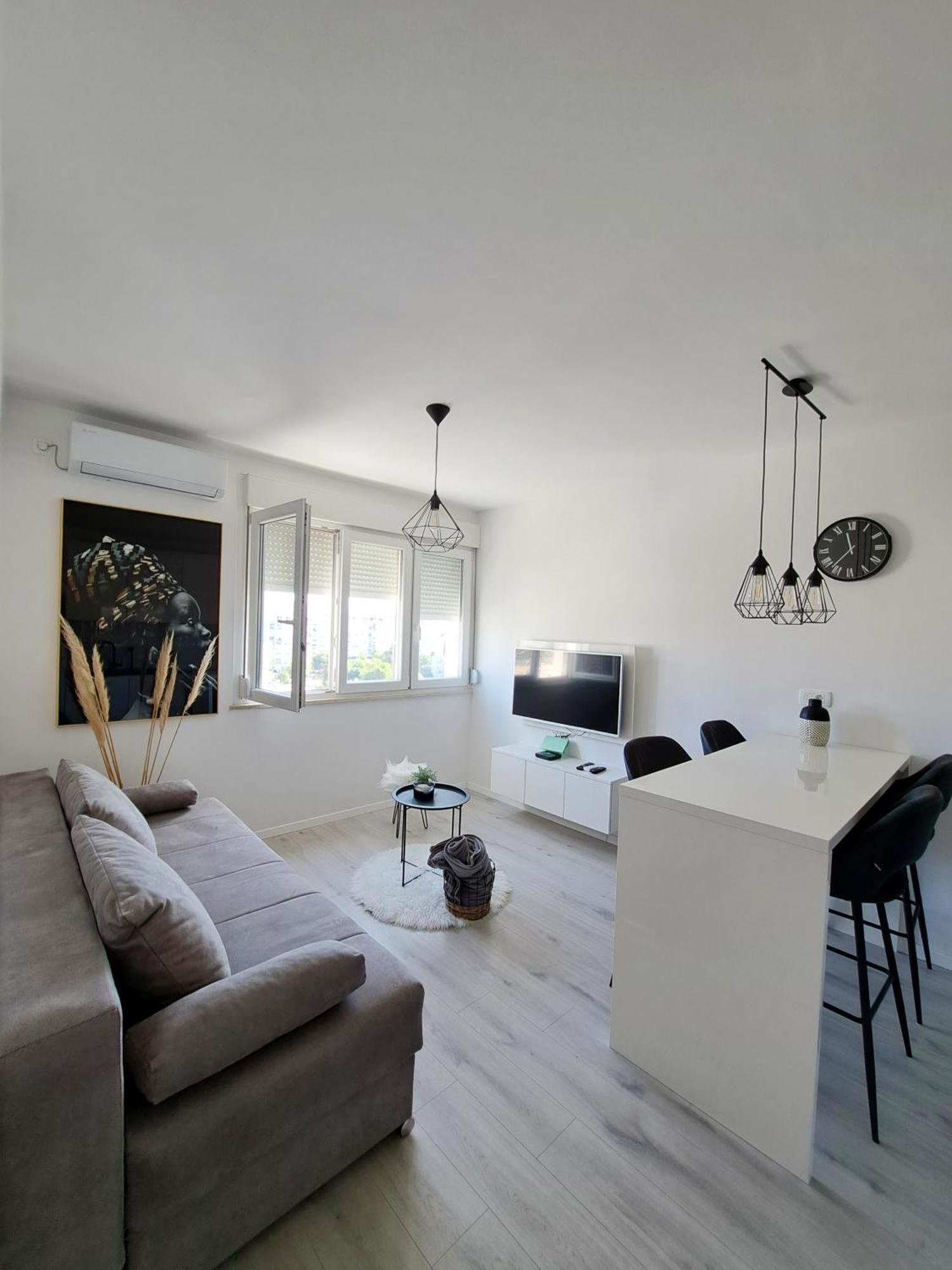 New! Top Apartment, Split View From Above Exterior photo