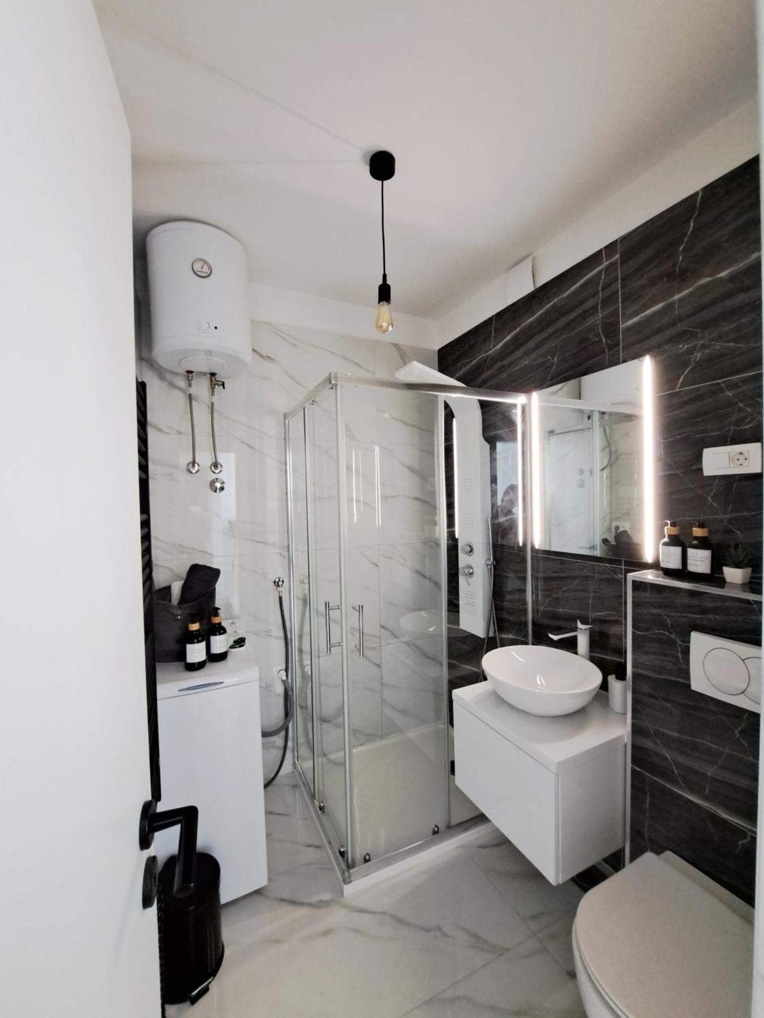New! Top Apartment, Split View From Above Exterior photo